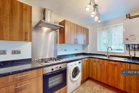 3 bedroom terraced house to rent, Plowman Way, Chadwell Heath, RM8