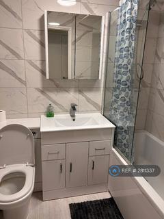 1 bedroom in a house share to rent, Belgrave Walk, Mitcham, CR4