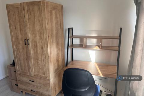 1 bedroom in a house share to rent, Belgrave Walk, Mitcham, CR4