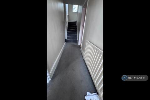 4 bedroom semi-detached house to rent, Potters Grove, New Malden, KT3
