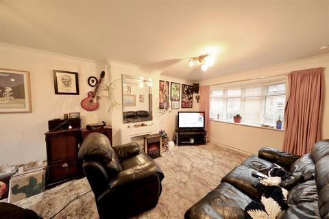 undefined, Lythe Avenue, Hull