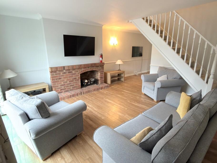 Lounge Pic 1