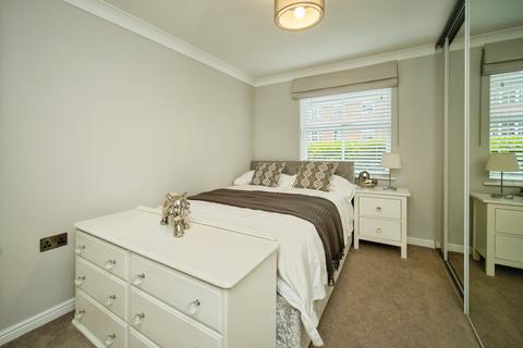 2 bedroom ground floor flat for sale, Sycamore Rise, Bracknell, RG12