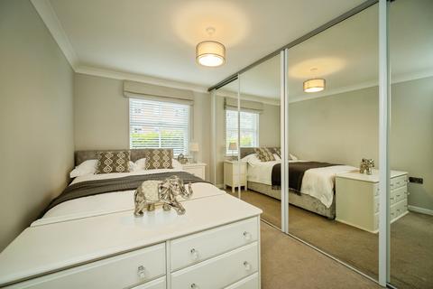 2 bedroom ground floor flat for sale, Sycamore Rise, Bracknell, RG12