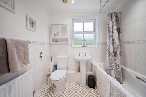 2 bedroom ground floor flat for sale, Sycamore Rise, Bracknell, RG12