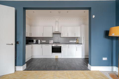 2 bedroom apartment for sale, Alton Road, London, SW15