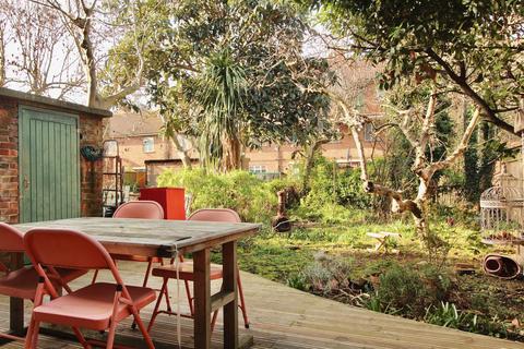 3 bedroom maisonette for sale, Macauley House, Woodlea Road, London N16