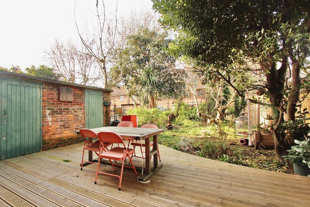 Macauley House, N16