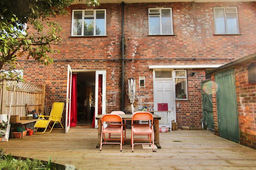 Macauley House, N16