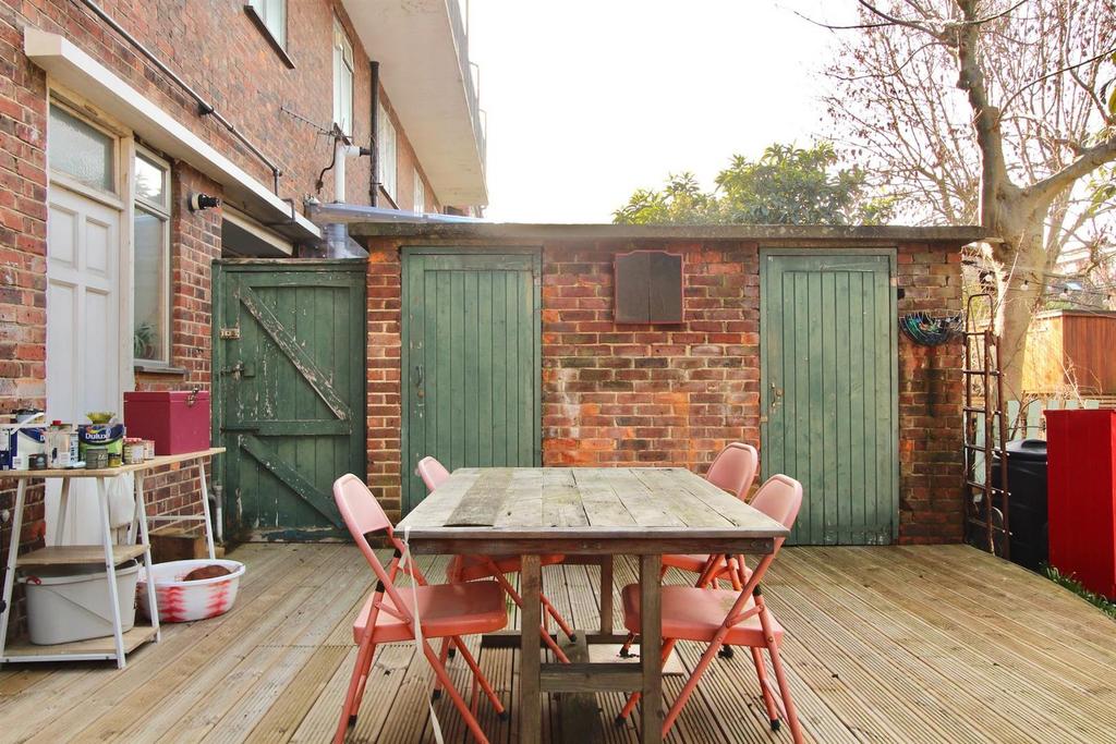 Macauley House, N16