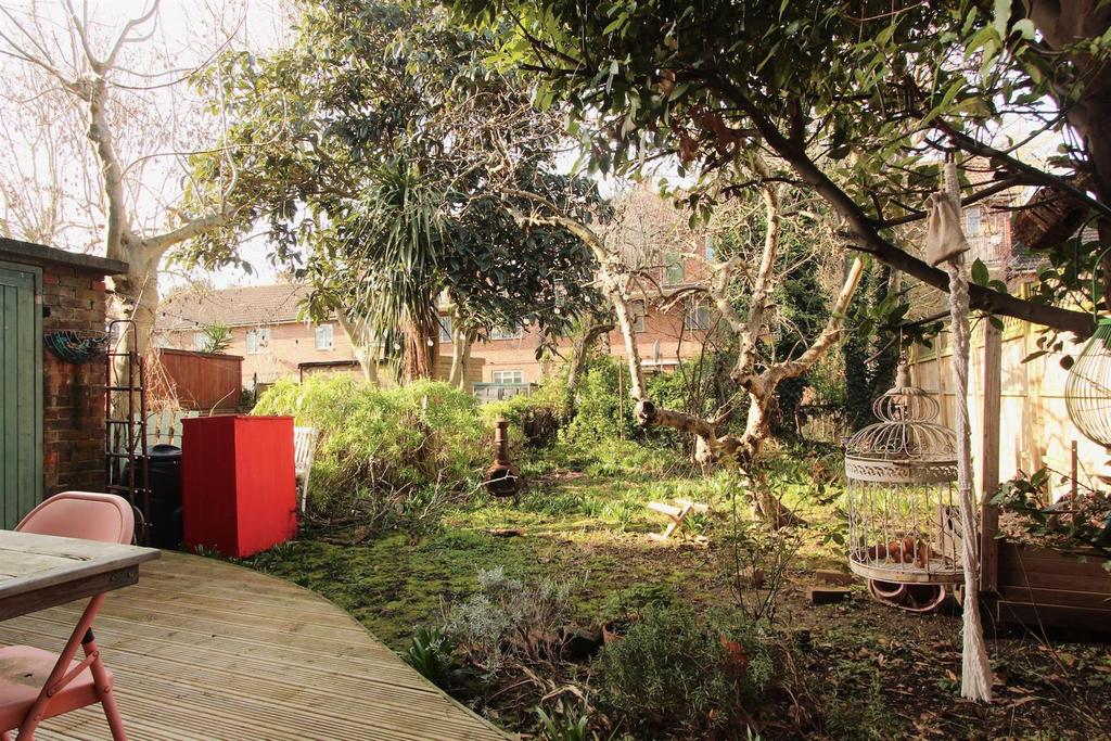 Macauley House, N16