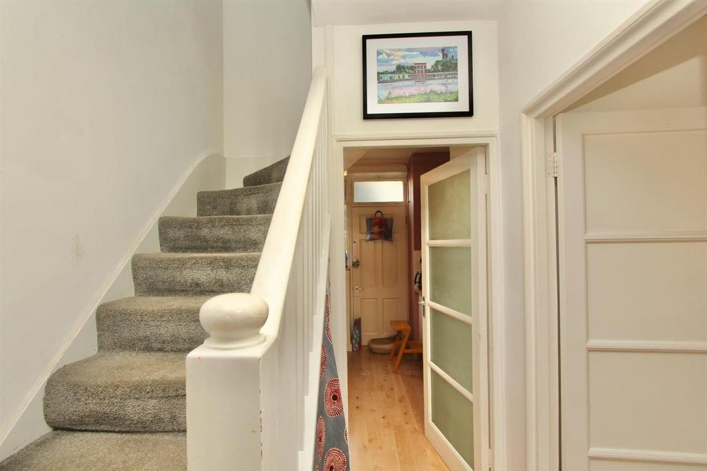 Macauley House, N16