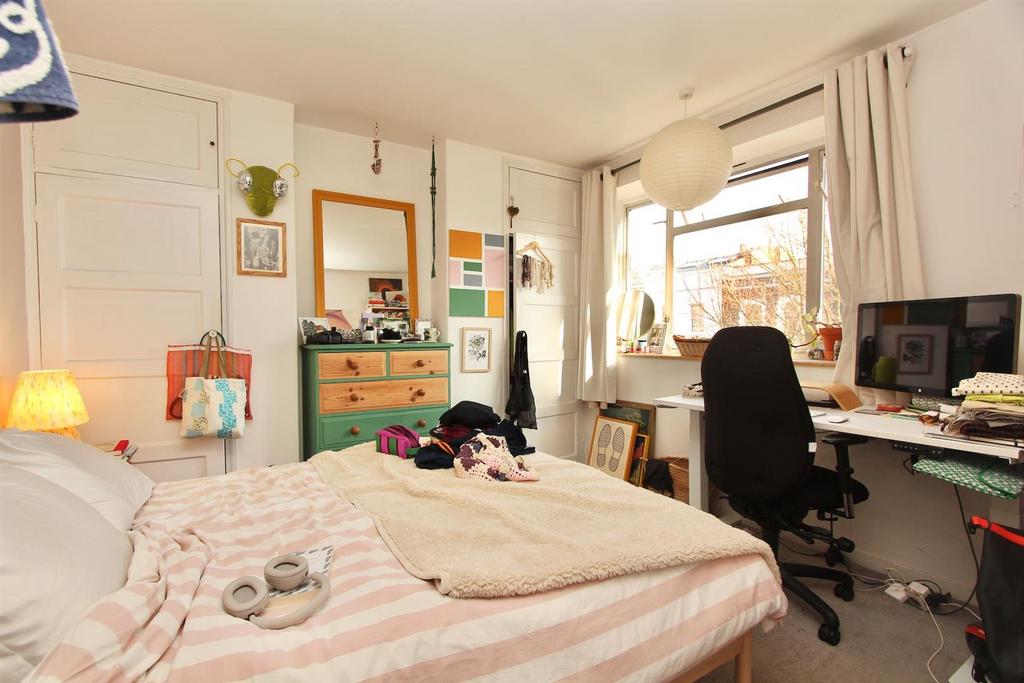Macauley House, N16