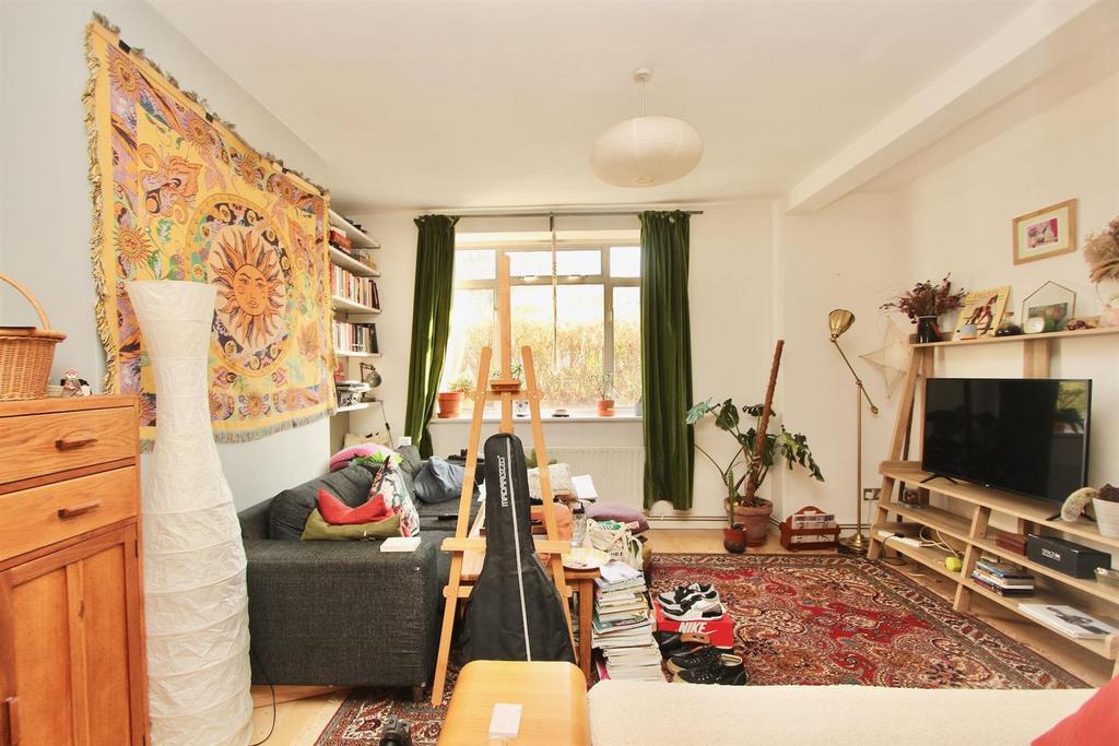 Macauley House, N16