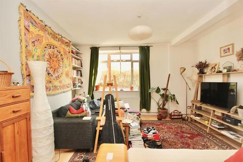 3 bedroom maisonette for sale, Macauley House, Woodlea Road, London N16