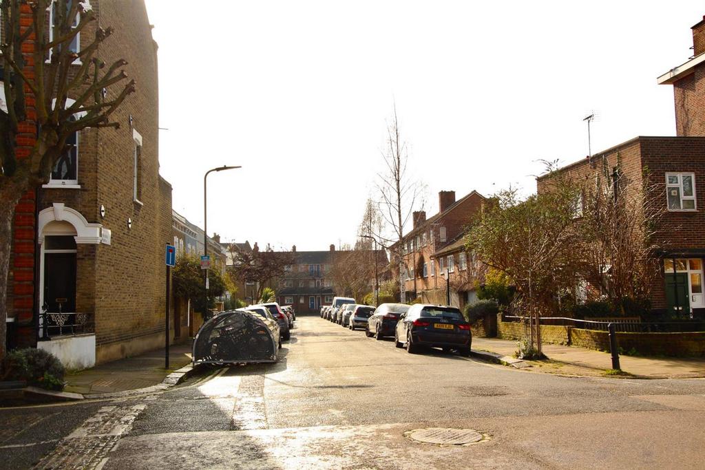 Macauley House, N16