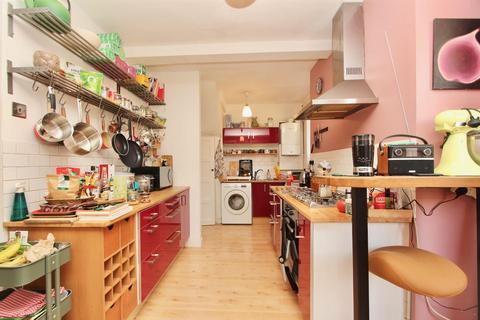 3 bedroom maisonette for sale, Macauley House, Woodlea Road, London N16