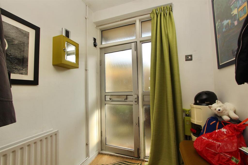 Macauley House, N16