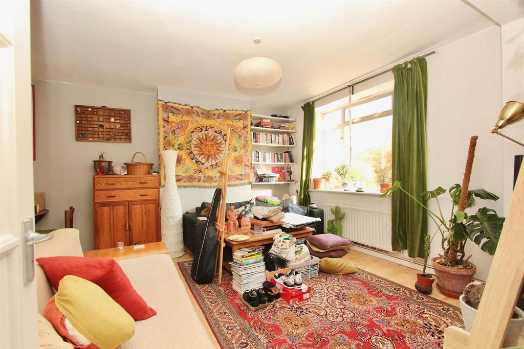 Macauley House, N16