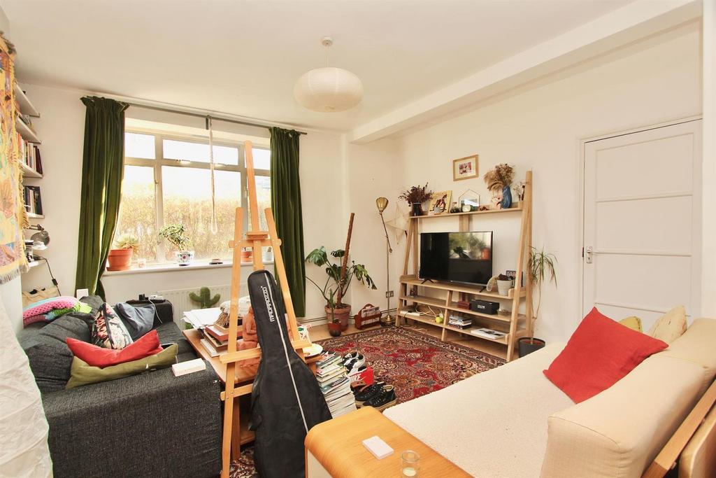Macauley House, N16