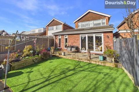 3 bedroom detached house for sale, Lawnsfield Walk, Stafford ST16