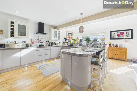 3 bedroom detached house for sale, Lawnsfield Walk, Stafford ST16