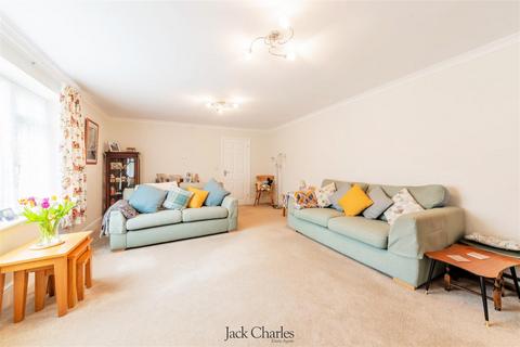 3 bedroom detached house for sale, Iden Crescent, Staplehurst, Tonbridge