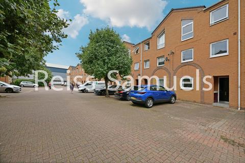 undefined, Cyclops Mews, Canary Wharf,London E14