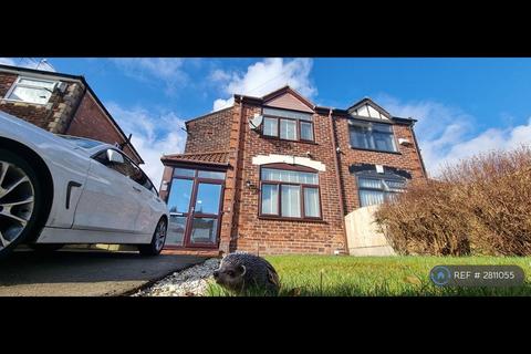3 bedroom semi-detached house to rent, Windsor Road Prestwich, Manchester, M25