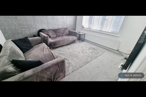 3 bedroom semi-detached house to rent, Windsor Road Prestwich, Manchester, M25