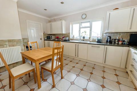 4 bedroom detached bungalow for sale, Hawthorn Road, Clacton-on-sea CO15