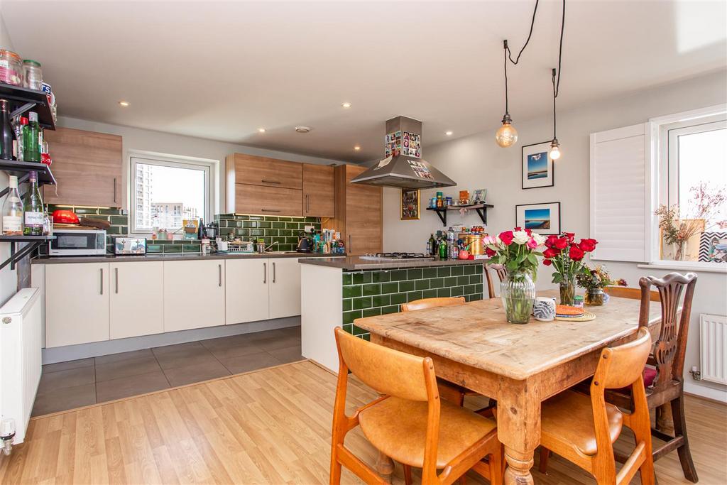Kitchen / Dining Area