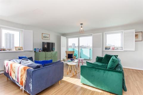 3 bedroom flat for sale, Bolan Apartments, Mile End, E3