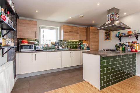 3 bedroom flat for sale, Bolan Apartments, Mile End, E3
