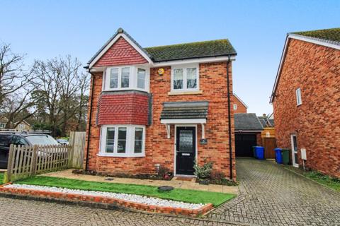 4 bedroom detached house to rent, Dartford End, Farnborough GU14