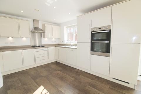 4 bedroom detached house to rent, Dartford End, Farnborough GU14