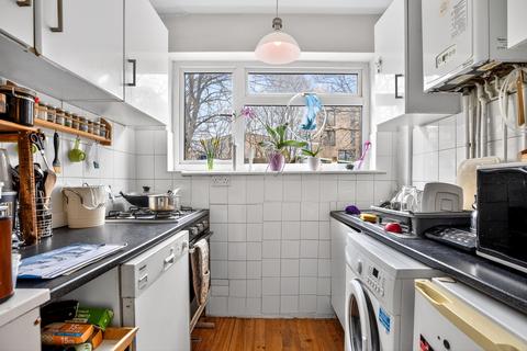 2 bedroom flat for sale, Runnymede, London, SW19