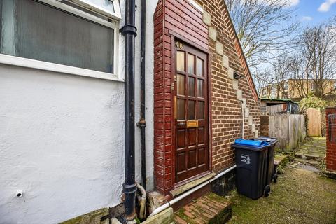 2 bedroom flat for sale, Runnymede, London, SW19
