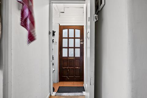 2 bedroom flat for sale, Runnymede, London, SW19