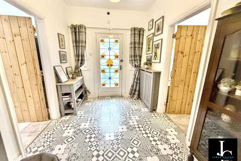 4 bedroom detached bungalow for sale, Bridgnorth Road, Telford TF3