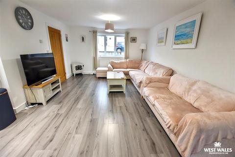 3 bedroom detached house for sale, Llandissilio