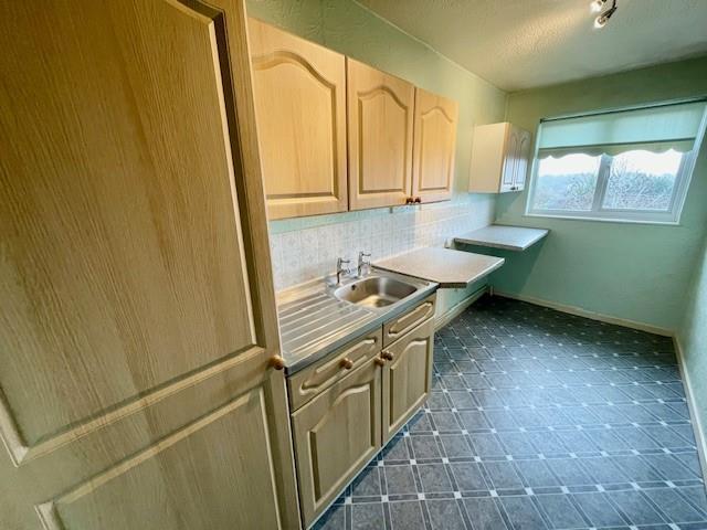 Kitchen 2.jpg