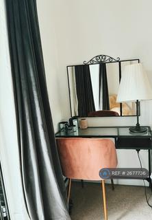 1 bedroom flat to rent, Palmitine House, London, SW11