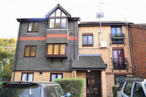 2 bedroom flat to rent, Woodrush Close, London, SE14