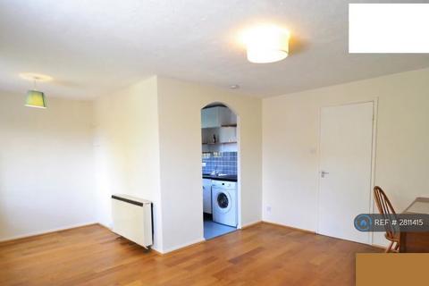 2 bedroom flat to rent, Woodrush Close, London, SE14