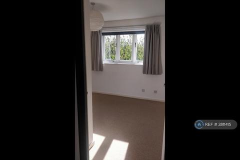2 bedroom flat to rent, Woodrush Close, London, SE14