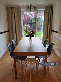 3 bedroom semi-detached house to rent, Linden Close, Warrington, WA1
