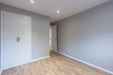 2 bedroom flat to rent, Lambert Court, Bushey Grove Road