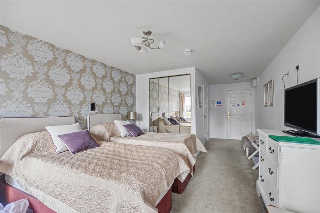Guest Room 1.jpeg