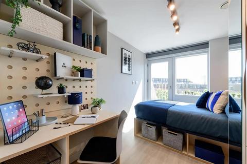 Studio to rent, Stour Road, London E3